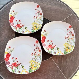 Mikasa Wildflower Garden Red Square Plates Bone China Beautiful/Great Condition